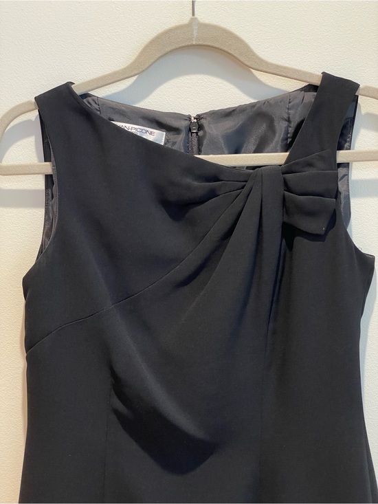 Evan Picone Dresses & Skirts - Evan Picone Black Sleeveless Bow-Detail Sheath Dress